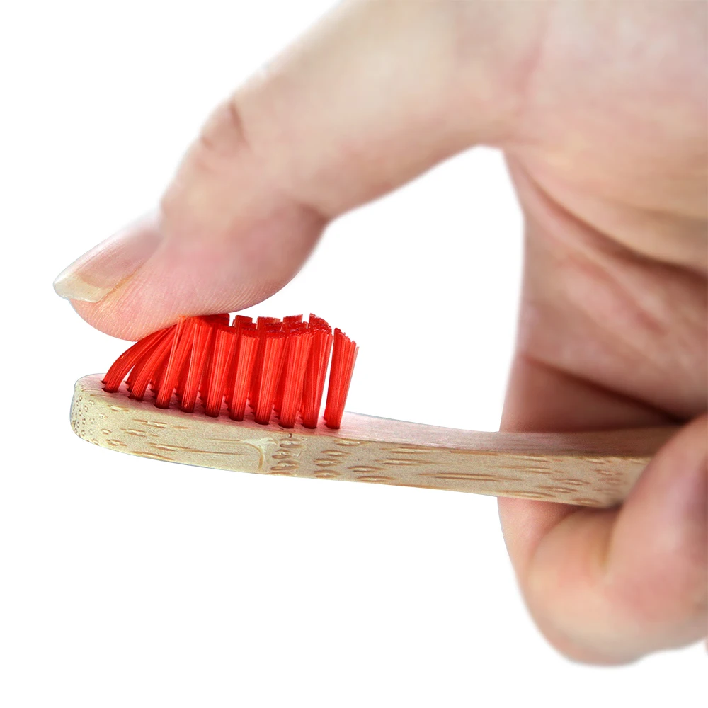 Cepillo de dientes de madera de bambú personalizado para adultos 100% biodegradable cerdas suaves de carbón desechable para uso doméstico